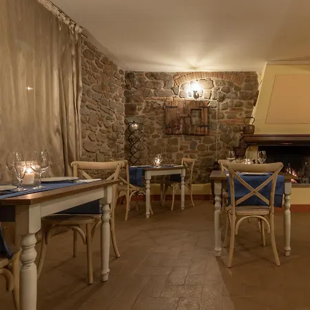 Acomodação com café da manhã  La Casa Medioevale 4*