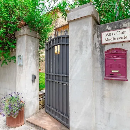 La Casa Medioevale فندق مبيت وإفطار 4*